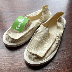 New with tags! Woman’s Donna Palm Sanuks